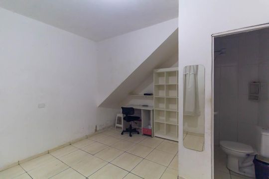 Quarto de casa para alugar com 1 quarto, 26m² em Jardim Guairaca, São Paulo
