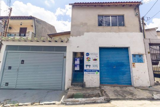 Fachada de casa para alugar com 1 quarto, 26m² em Jardim Guairaca, São Paulo
