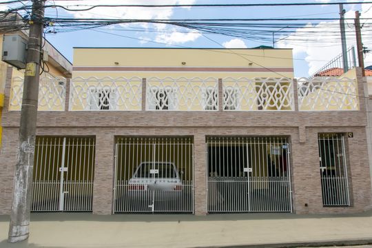 Fachada  de casa para alugar com 2 quartos, 70m² em Jardim Itapemirim, São Paulo