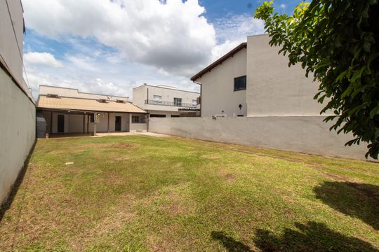 ÁREA EXTERNA GARAGEM de casa à venda com 1 quarto, 390m² em Jardim Santa Genebra, Campinas