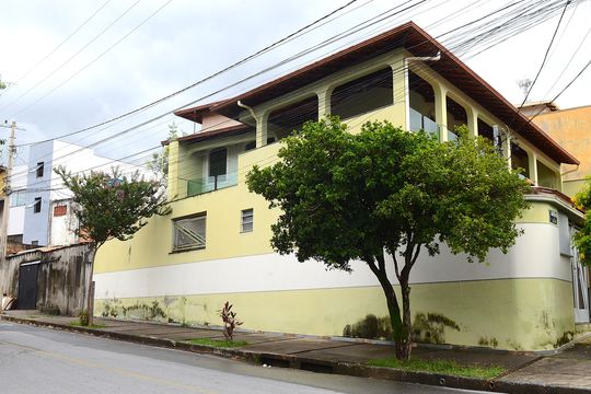 Casa à venda com 3 quartos, 302m² em Vitoria, Belo Horizonte
