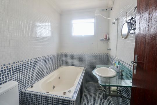 Banheiro Social de apartamento para alugar com 1 quarto, 41m² em Jardim Tres Marias, Guarujá