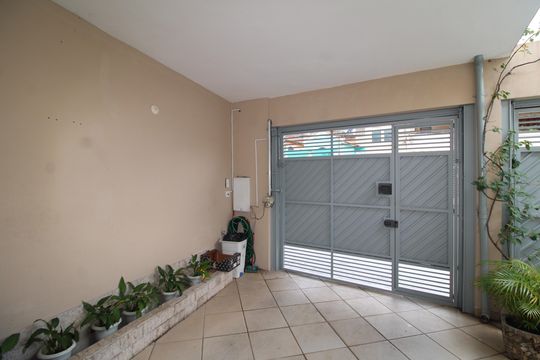 Garagem de casa à venda com 3 quartos, 170m² em Vila Ester (zona Norte), São Paulo
