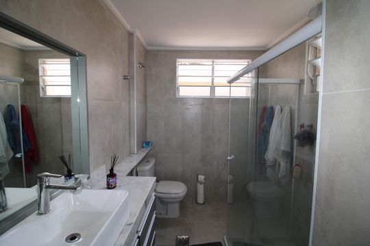 Banheiro de casa à venda com 3 quartos, 170m² em Vila Ester (zona Norte), São Paulo