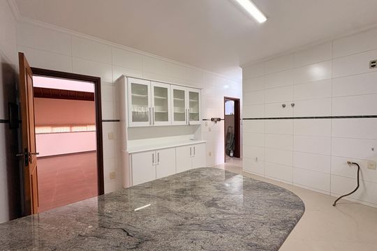 Cozinha de casa de condomínio à venda com 4 quartos, 300m² em Jardim Caxambu, Jundiaí