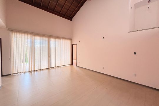 Sala andar inferior de casa de condomínio à venda com 4 quartos, 300m² em Jardim Caxambu, Jundiaí