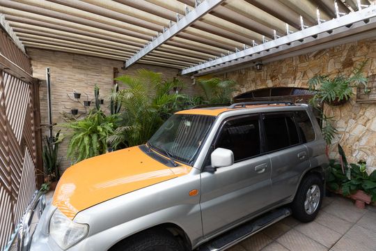 Garagem de casa à venda com 3 quartos, 110m² em Vila Brasil, São Paulo