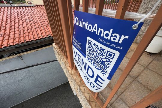 Plaquinha instalada COD VGEF-557 de casa à venda com 3 quartos, 638m² em Parque Centenário, Jundiaí