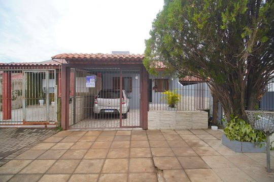 Fachada de casa à venda com 2 quartos, 80m² em Santos Dumont, São Leopoldo