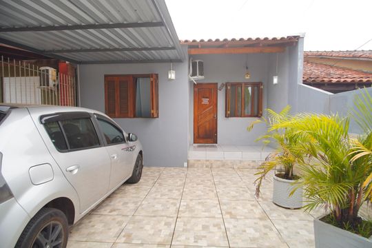 Garagem de casa à venda com 2 quartos, 80m² em Santos Dumont, São Leopoldo