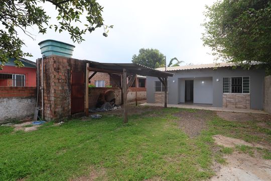 Área externa de casa para alugar com 3 quartos, 100m² em Mathias Velho, Canoas