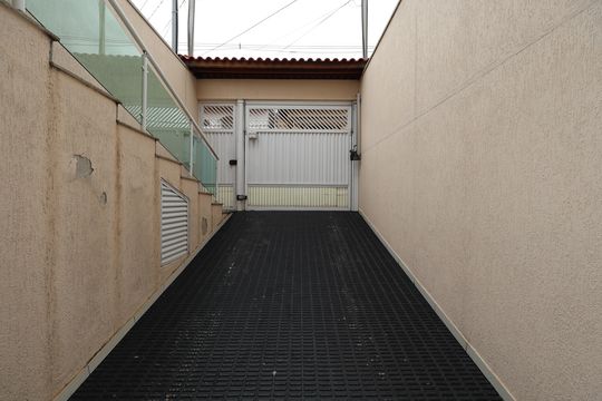 GARAGEM de casa para alugar com 3 quartos, 220m² em Parque Novo Oratório, Santo André