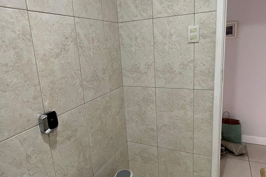 Banheiro Social de apartamento à venda com 3 quartos, 104m² em Moneró, Rio de Janeiro