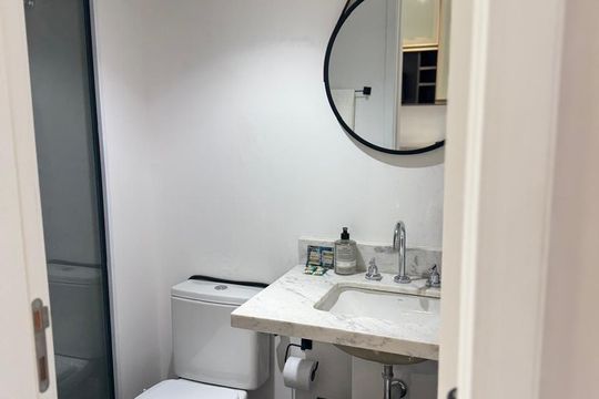 Banheiro de apartamento para alugar com 1 quarto, 32m² em Vila Cordeiro, São Paulo