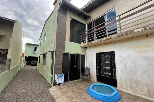Casa à venda com 6 quartos, 180m² em Vicentina, São Leopoldo