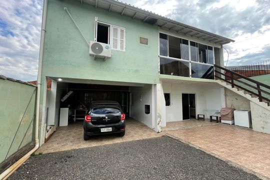 Casa à venda com 6 quartos, 180m² em Vicentina, São Leopoldo