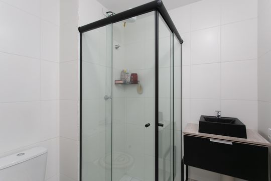 Banheiro  de kitnet/studio para alugar com 1 quarto, 26m² em Conjunto Residencial José Bonifácio, São Paulo