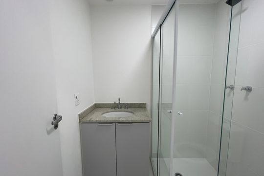 Banheiro de kitnet/studio para alugar com 1 quarto, 29m² em Butantã, São Paulo