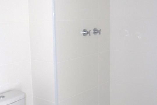 Banheiro de kitnet/studio à venda com 1 quarto, 24m² em Bela Vista, São Paulo