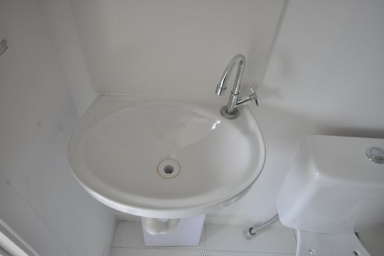Banheiro de kitnet/studio para alugar com 1 quarto, 16m² em Vila Nilo, São Paulo