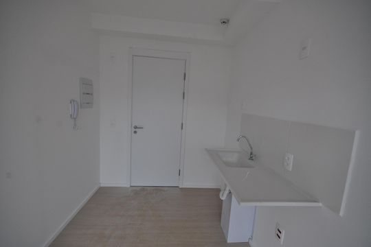Cozinha de kitnet/studio para alugar com 1 quarto, 16m² em Vila Nilo, São Paulo