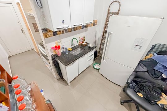 Cozinha de kitnet/studio à venda com 1 quarto, 28m² em Sé, São Paulo