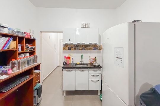 Cozinha de kitnet/studio à venda com 1 quarto, 28m² em Sé, São Paulo