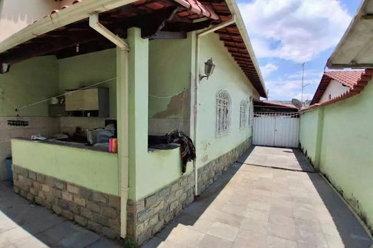 Casa à venda com 4 quartos, 360m² em A Definir Em Campo, Contagem