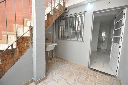 Quintal de casa para alugar com 1 quarto, 50m² em Vila Nova Carolina, São Paulo