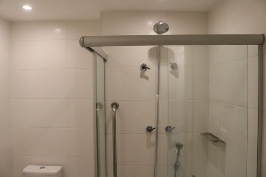 Banheiro de kitnet/studio à venda com 1 quarto, 30m² em Pompeia, São Paulo