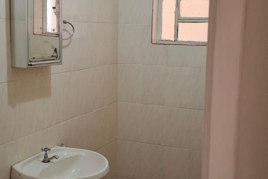 Banheiro de casa para alugar com 1 quarto, 55m² em Brasilândia, São Paulo