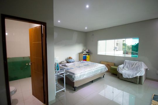 Casa de Condomínio para alugar com 4 quartos, 900m² em  Recanto das Emas, Brasília