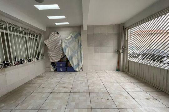 Garagem de casa à venda com 4 quartos, 250m² em Ferreira, São Paulo