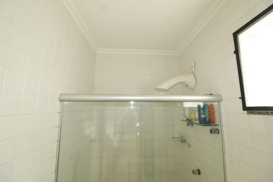 Banheiro Suíte 2 de casa de condomínio para alugar com 2 quartos, 97m² em Patamares, Salvador