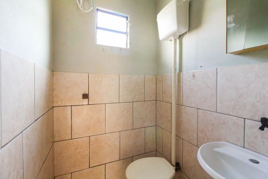 Banheiro de kitnet/studio para alugar com 1 quarto, 20m² em Mathias Velho, Canoas