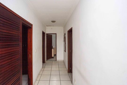 Corredor de casa à venda com 3 quartos, 253m² em Cidade Júlia, São Paulo