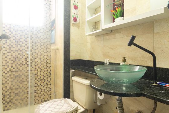 Banheiro de apartamento para alugar com 2 quartos, 45m² em Campo Grande, Rio de Janeiro