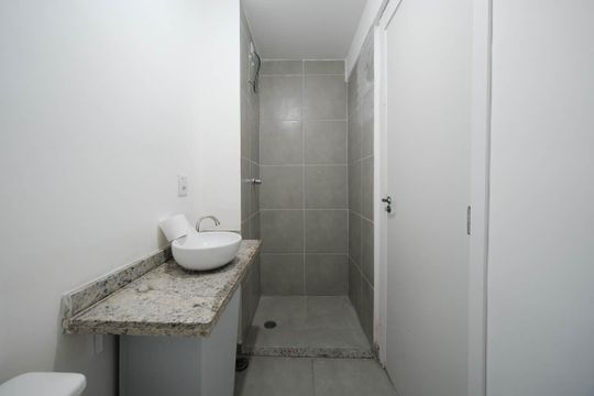 Banheiro de apartamento à venda com 3 quartos, 54m² em Vila Ré, São Paulo