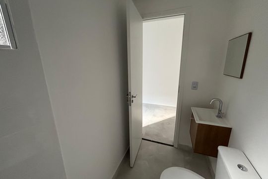 Banheiro social de apartamento para alugar com 2 quartos, 37m² em Cidade Antônio Estêvão de Carvalho, São Paulo