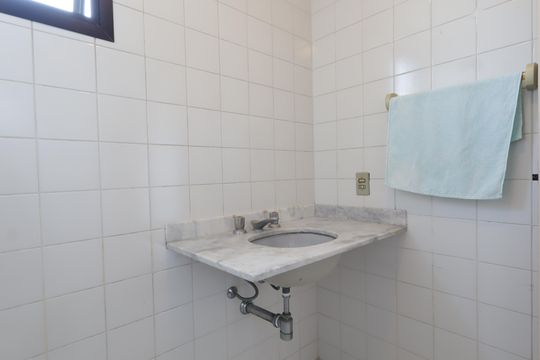 Banheiro da Suíte de apartamento para alugar com 2 quartos, 70m² em Super Quadra Morumbi, São Paulo