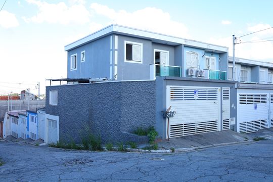 Fachada do imóvel de casa para alugar com 3 quartos, 90m² em Parque Cruzeiro do Sul, São Paulo