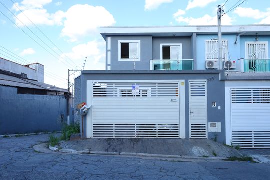 Placa instalada no portão do imóvel - Código da placa: COXT-120 de casa para alugar com 3 quartos, 90m² em Parque Cruzeiro do Sul, São Paulo