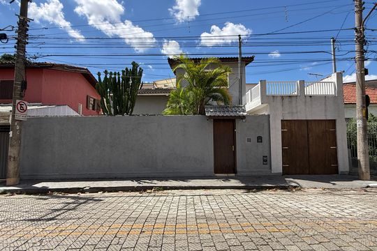 Fachada de casa à venda com 3 quartos, 400m² em Vila Augusta, Guarulhos
