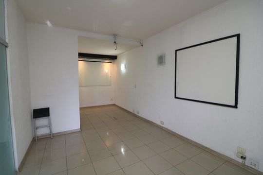 Casa para alugar com 3 quartos, 300m² em Jardim Avelino, São Paulo