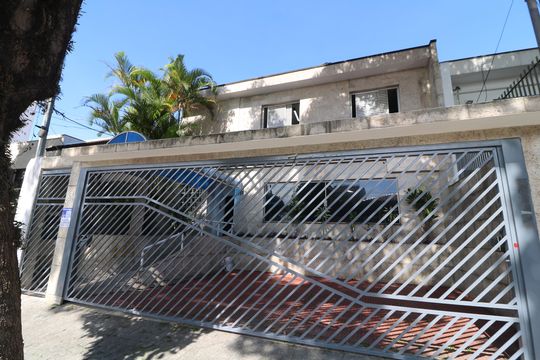 Fachada de casa para alugar com 3 quartos, 300m² em Jardim Avelino, São Paulo