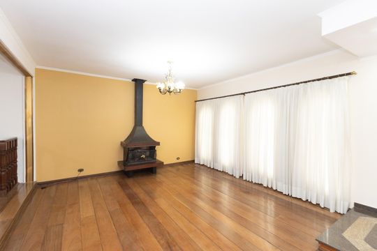 Casa para alugar com 6 quartos, 300m² em Vila Irmaos Arnoni, São Paulo