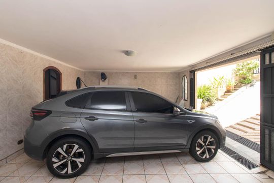 Garagem de casa para alugar com 4 quartos, 300m² em Vila Irmaos Arnoni, São Paulo