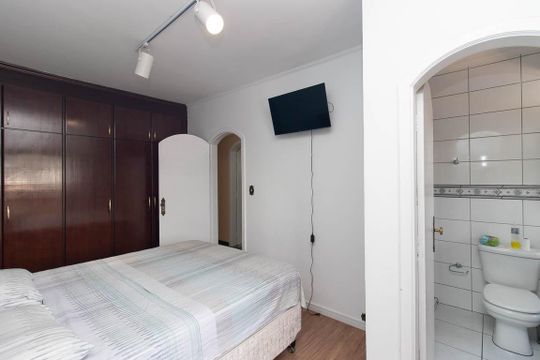 Quarto Suíte 1 de casa para alugar com 4 quartos, 300m² em Vila Irmaos Arnoni, São Paulo