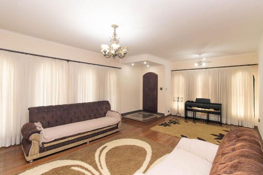 Casa para alugar com 4 quartos, 300m² em Vila Irmaos Arnoni, São Paulo