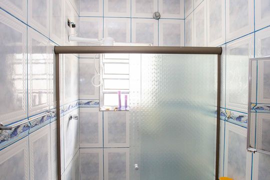 Banheiro Social de casa para alugar com 4 quartos, 76m² em Eldorado, Diadema